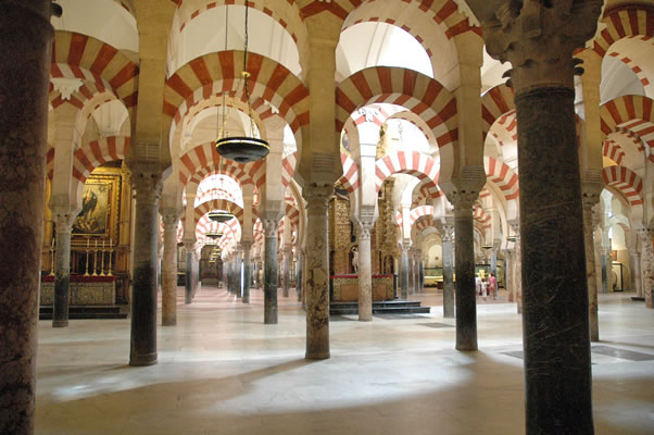 Transition between Al-Hakam and Almanzor's sections of Cordoba mosque